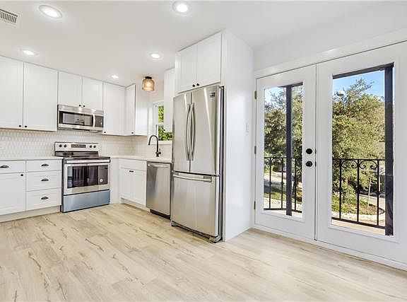 5th image of 1500 Woodlawn Blvd #201