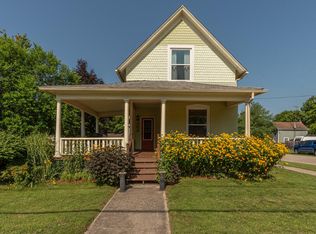 302 S Clinton St, Stockbridge, MI 49285