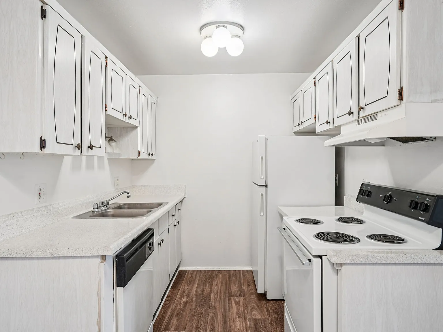 Outer Drive Manor Apartments — Photo 2