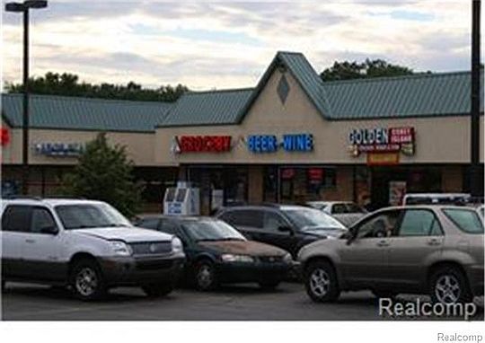 2nd image of 8401 N Wayne Rd
