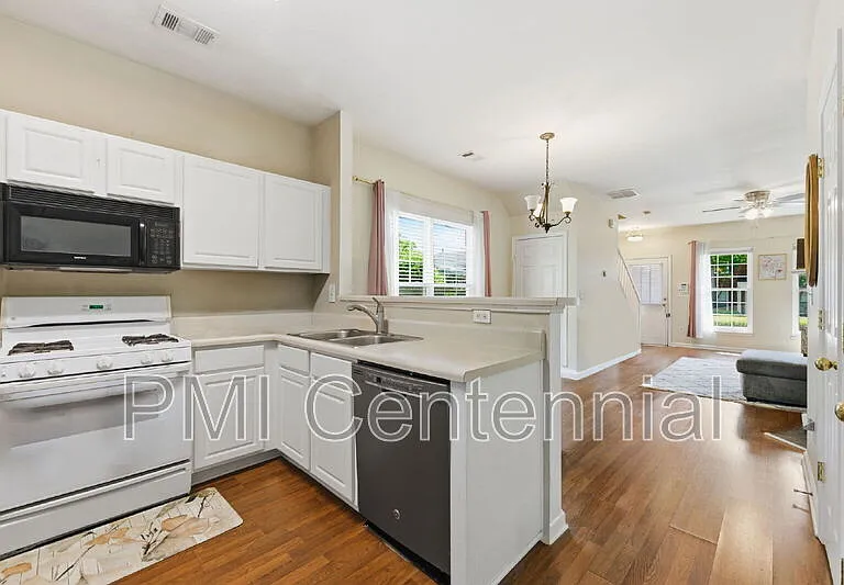 1528 Cove Creek Cir — Photo 18