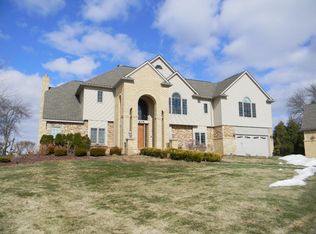 4216 Driftwood Dr, Commerce Township, MI 48382