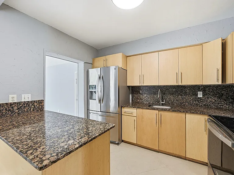 740 E Evanston Cir — Photo 18