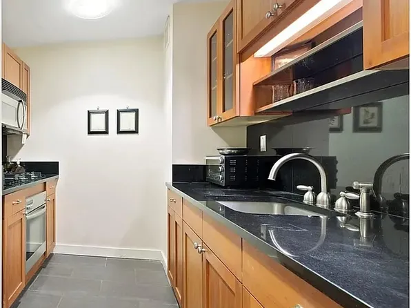 425 5th Avenue image 6 of 9