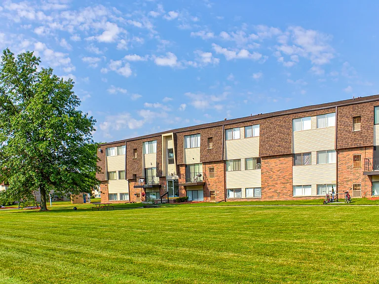 Marianne Manor Apartments — Photo 28