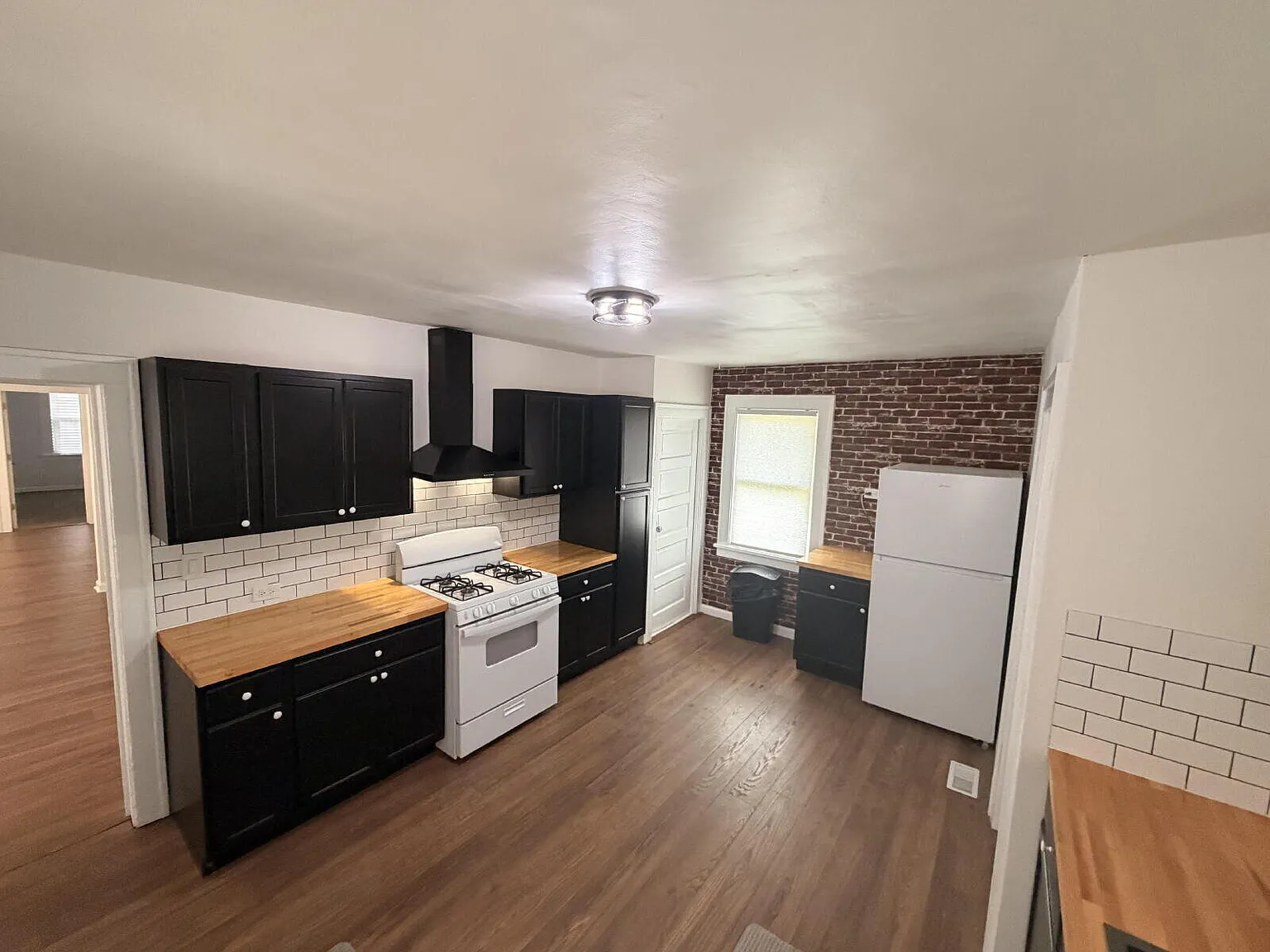 4 Bedroom Home with Appliances and 2 Off-Street Parking Spaces in Cleveland — Photo 4