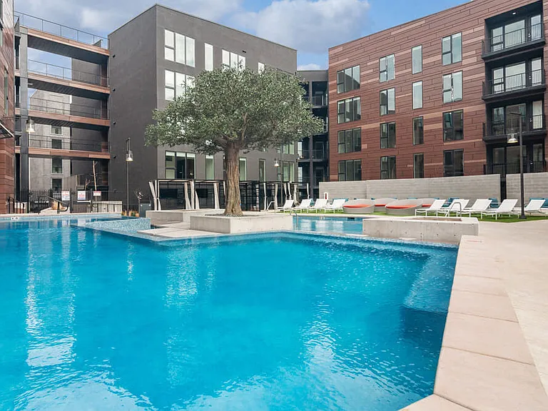 Post District Residences — Photo 4