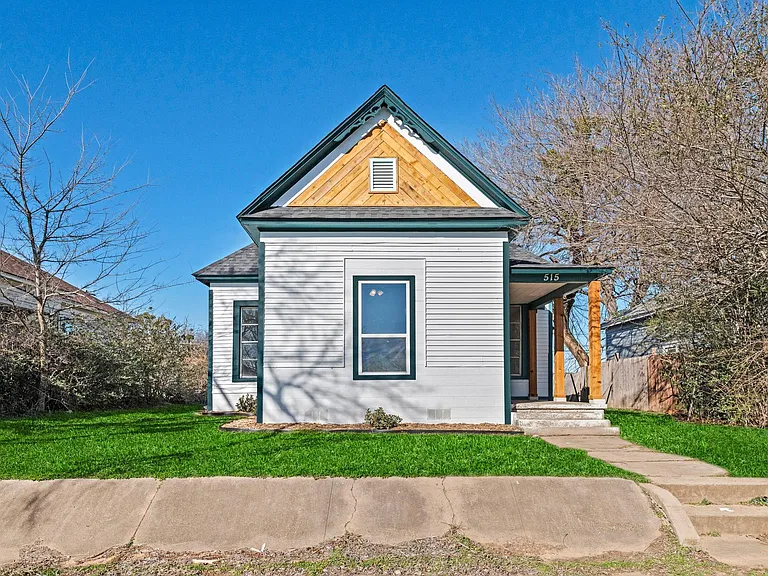515 E Morton St — Photo 18