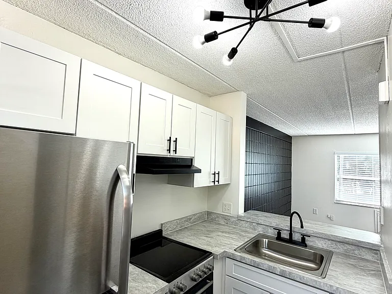 WestShore Apartments — Photo 11