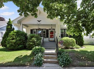 919 N 15th St, Manitowoc, WI 54220