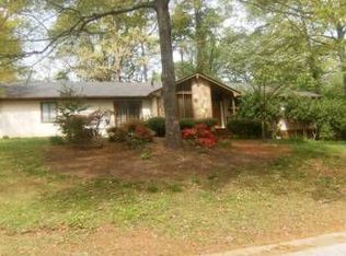 840 Lost Creek Cir, Stone Mountain, GA 30088