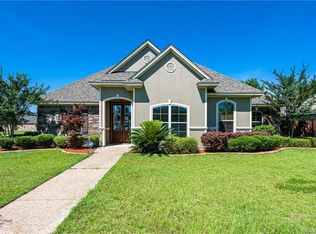531 Half Moon Ln, Bossier City, LA 71111