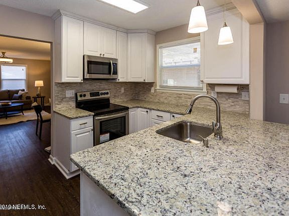 5th image of 5525 Lakewood Cir E
