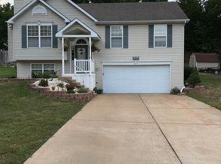 1013 Cross Creek Dr, Imperial, MO 63052