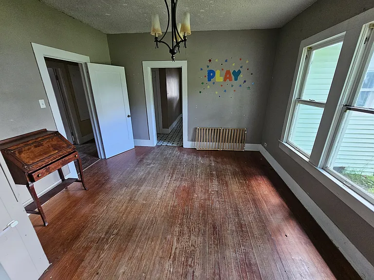 1505 Quevado St — Photo 5