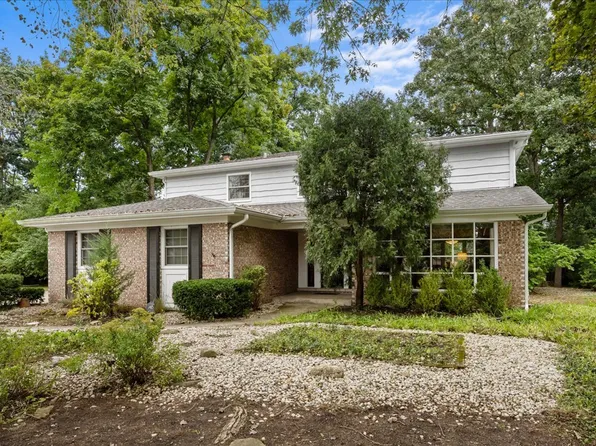 1745 E Summit Ct, Deerfield, IL 60015