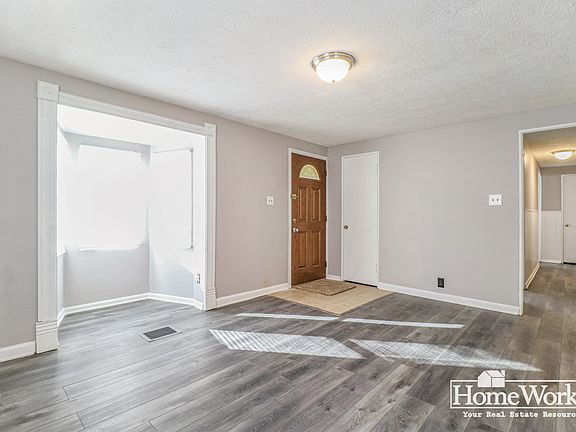 5th image of 811 Dover Dr
