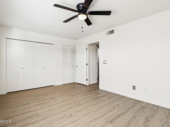 3rd image of 2117 W PONTIAC Drive