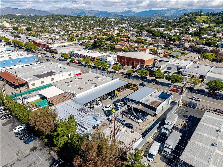 2346 N San Fernando Rd — Photo 16