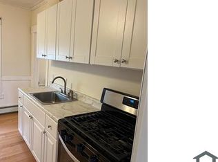 386 Merrimack St APT 1, Manchester, NH 03103