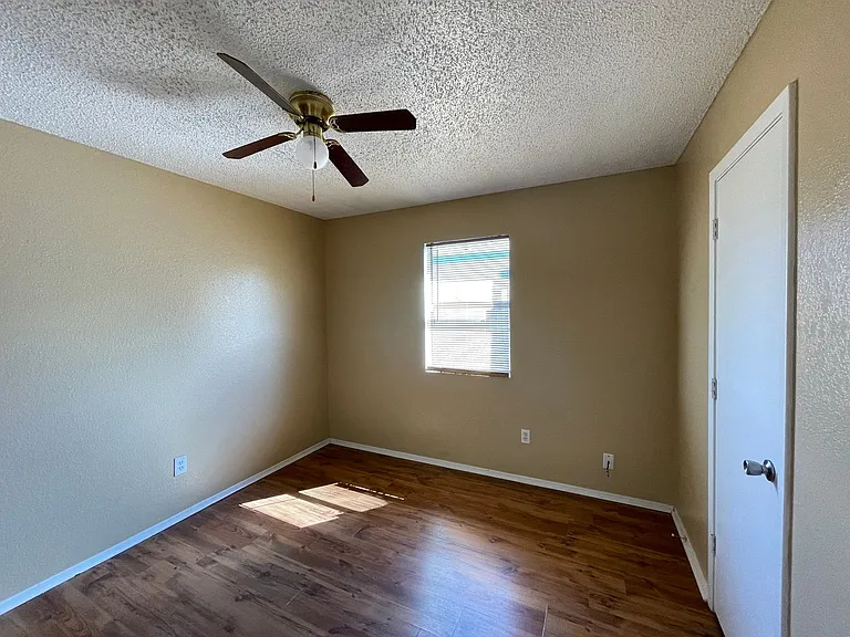 2806 Derby Dr — Photo 14