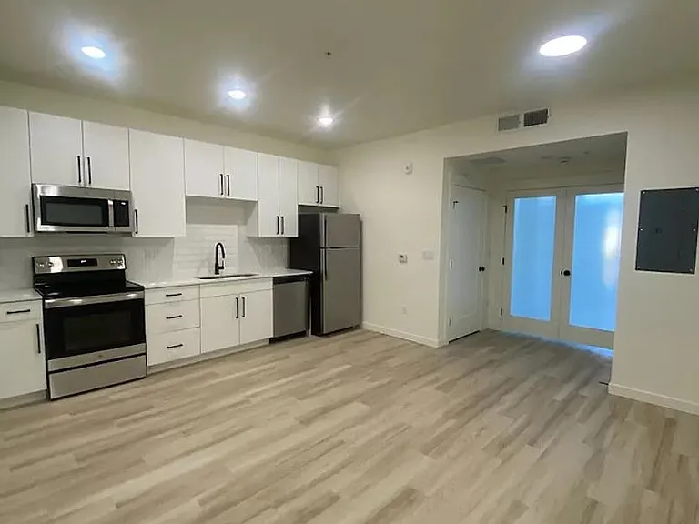 311 E Lorene St — Photo 9