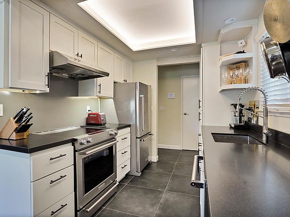2nd image of 8711 Mountain Blvd #1