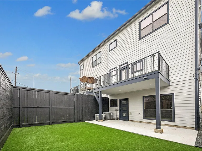 2510 Genesee St — Photo 36