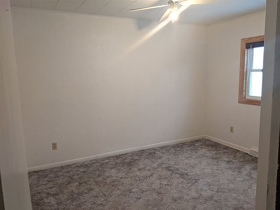 4th image of 817 W 6th St