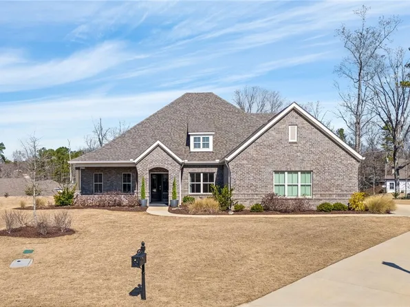 806 Lily Ct, Opelika, AL 36801