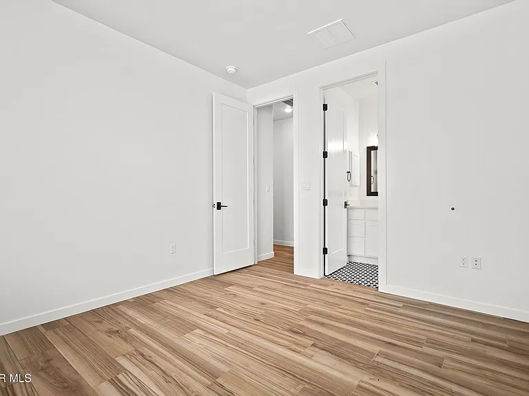 13637 Chepstow Ct — Photo 32