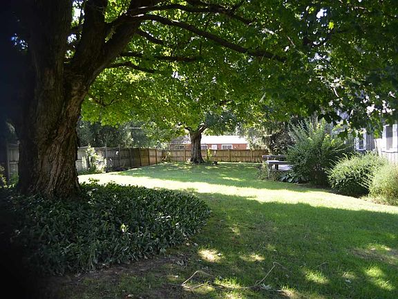 4th image of 102 Pheasant Run Dr