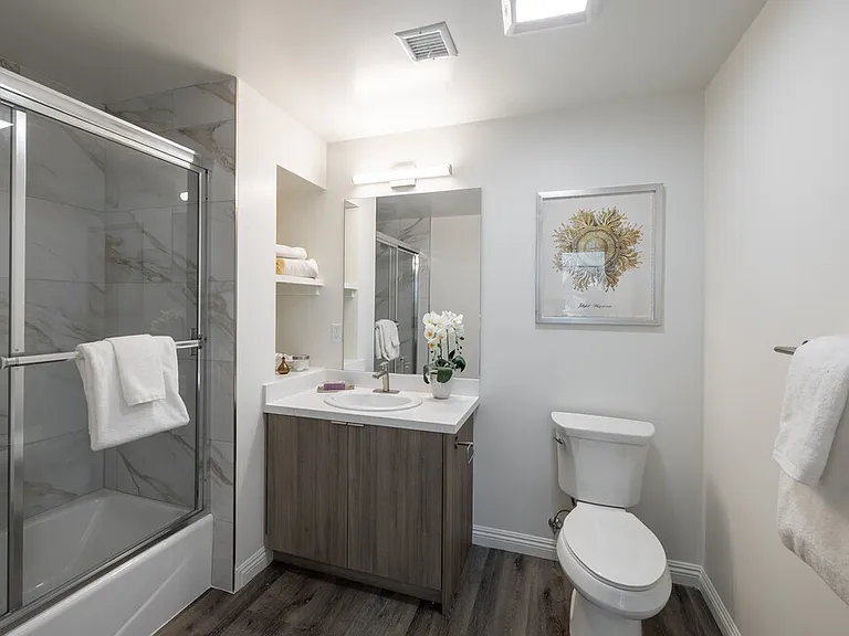 10132 Commerce Ave #202 — Photo 7