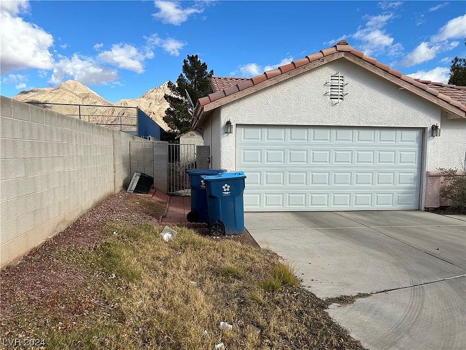 2nd image of 1090 Clusterberry Cir