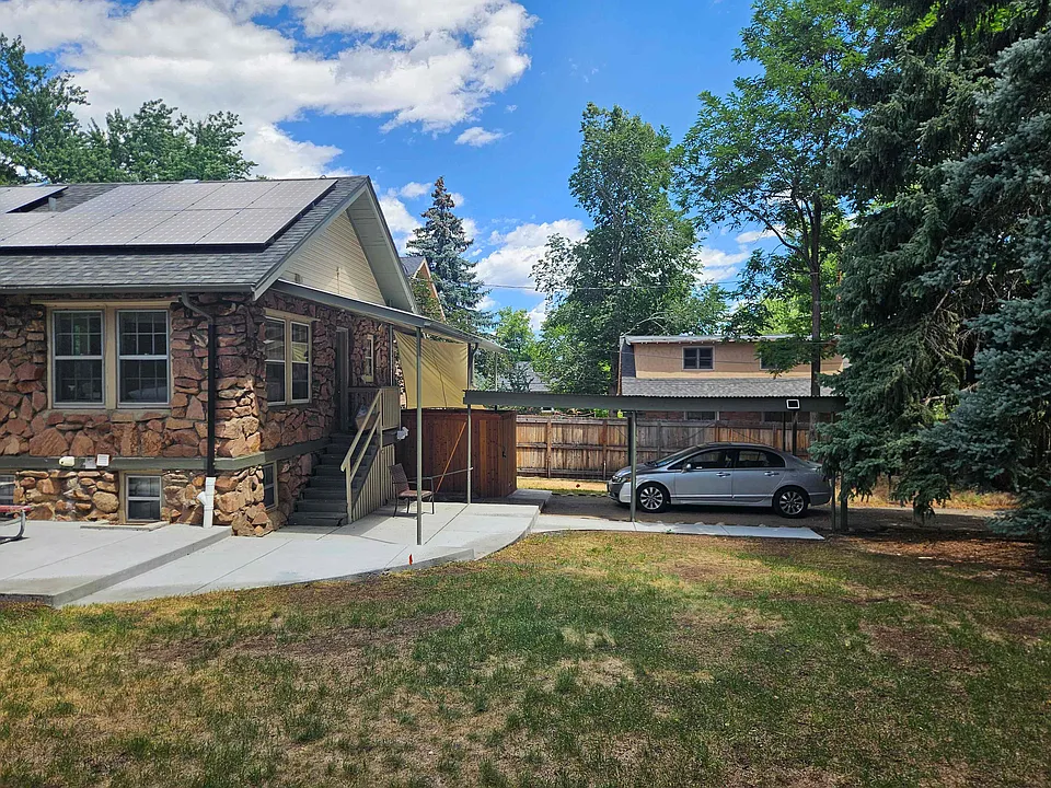 1032 1/2 Lincoln Pl