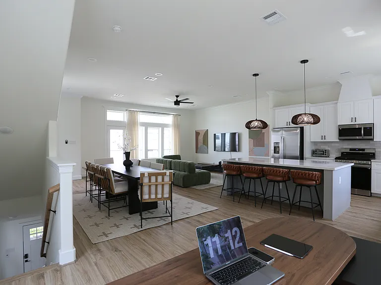 2107 Saint Charles St — Photo 10