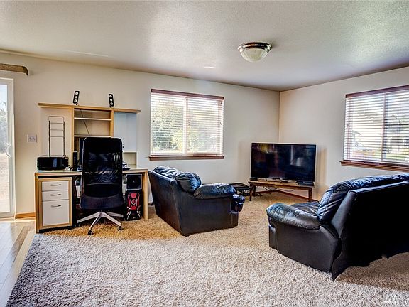 3rd image of 10826 189th Ave NE