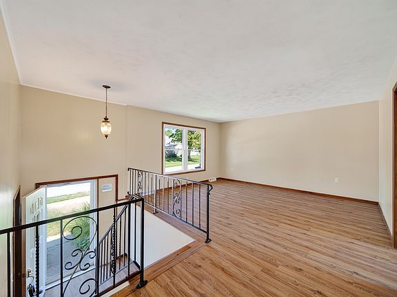5th image of 3414 Loveland Ave