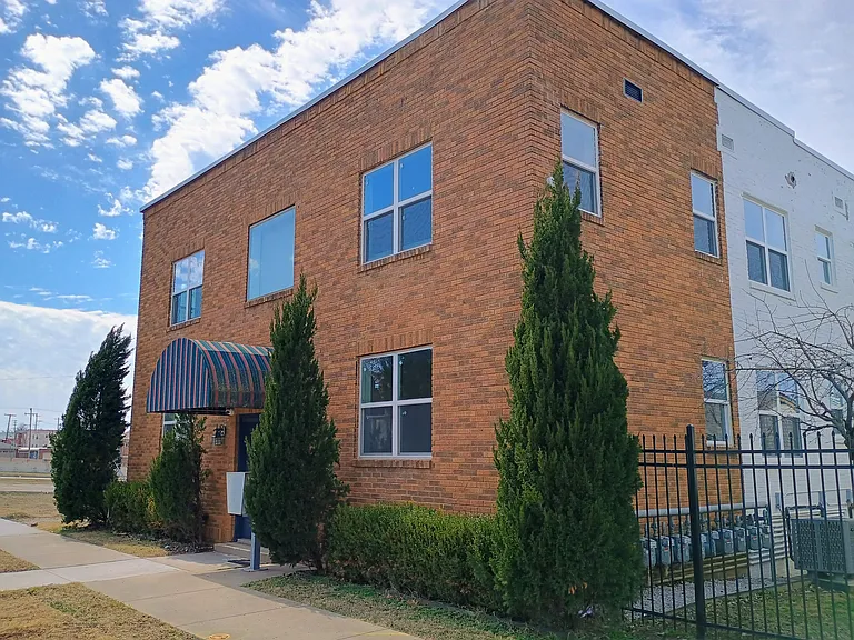 1312 S Quaker Ave — Photo 2