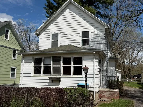 16 Maple St, Avon, NY 14414