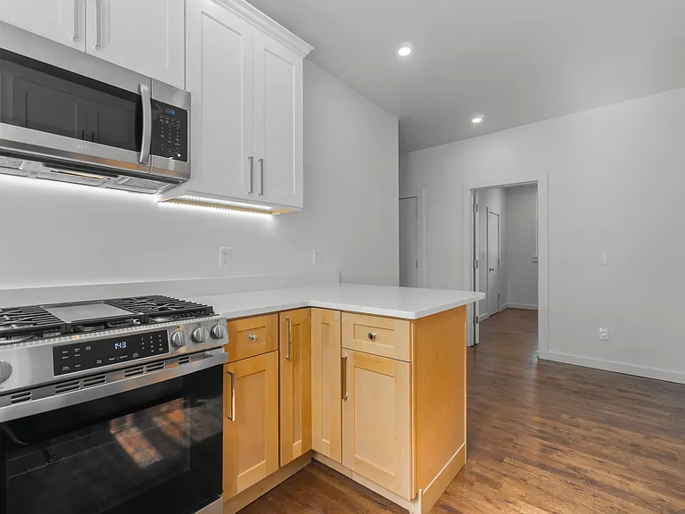 925 Elm St #1 — Photo 16