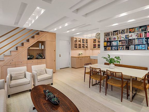 3rd image of 214 Avenue 2/3e