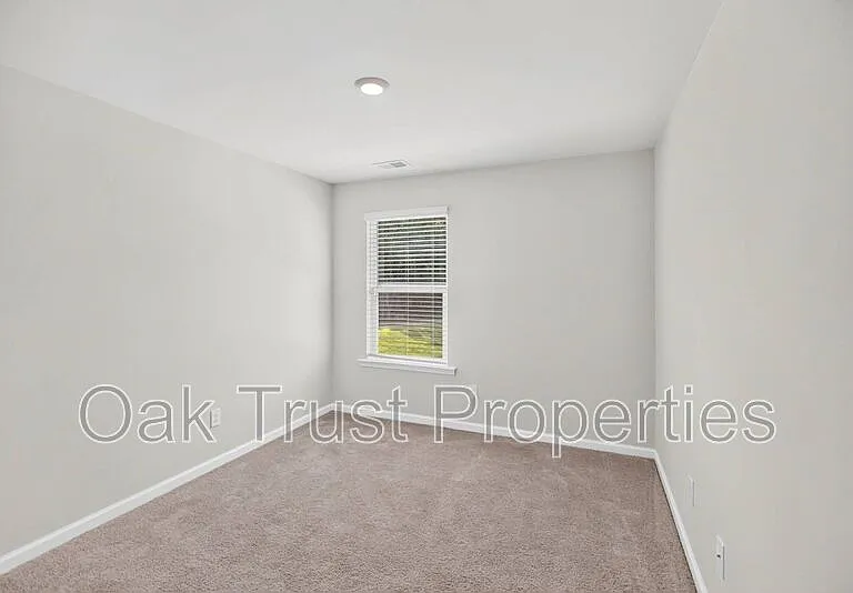 147 Cloverleaf St — Photo 16