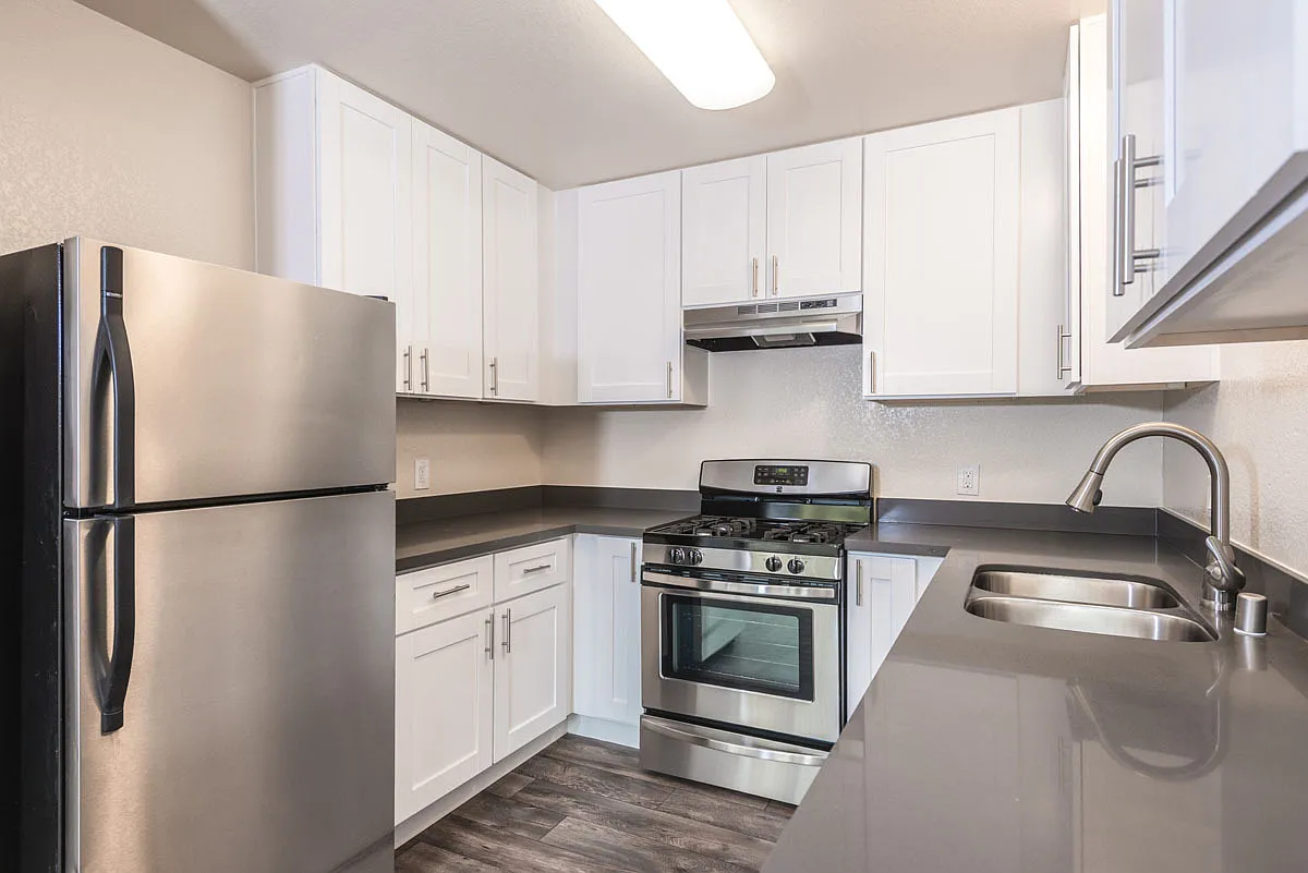 Crossbrook Apartments — Photo 1