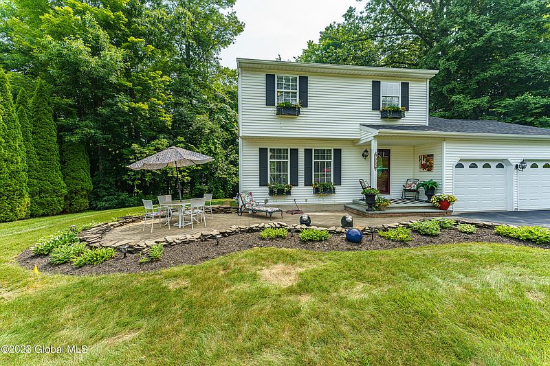 5th image of 780 Schuyler Way