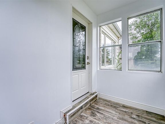 4th image of 4906 Howard Ave