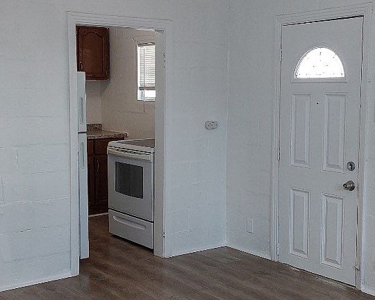 4th image of 870 W Olive Ave #A