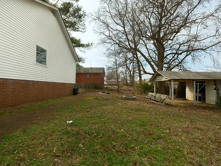 114 Carlton St — Photo 12