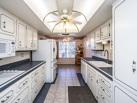 5th image of 10408 W Burns Dr