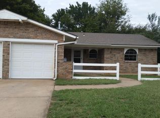 905 Meadowgreen Dr, Midwest City, OK 73110